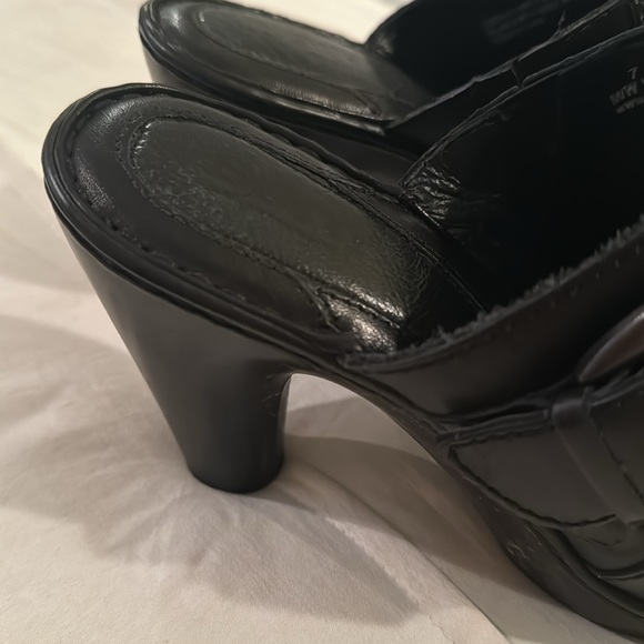 COPY - BORN Leather Clog Platform Round Toe Black Buckle Slip On 7 38 cqk10 w62… - Picture 2 of 5